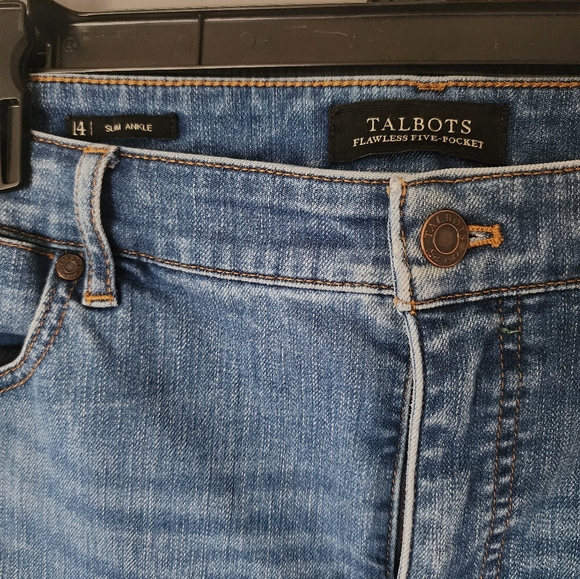 Talbots Flawless Five Pocket Slim Ankle Jeans Size 14 Light Wash Stretch Denim - Picture 2 of 3